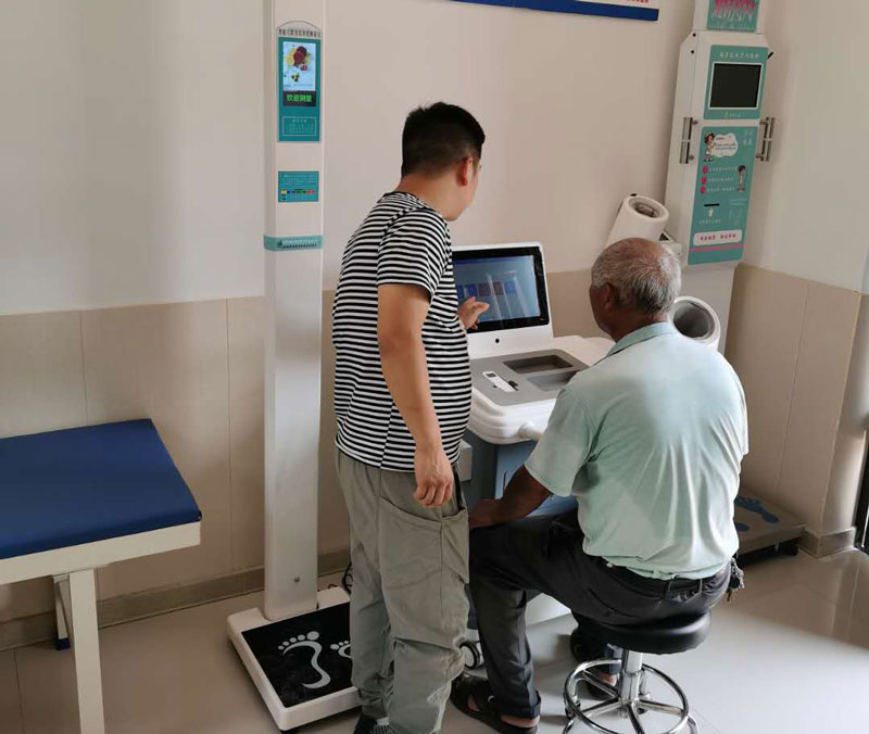 健康小屋體檢一體機應用現(xiàn)場