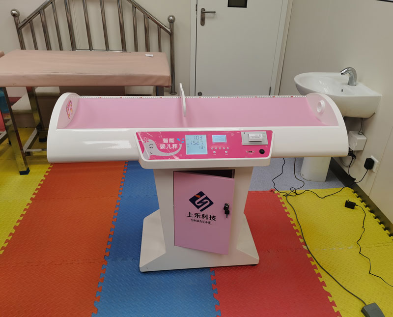 嬰幼兒專用身高體重秤應用現場