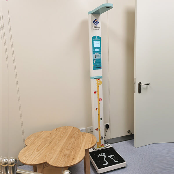 兒童身高體重體檢秤應用現(xiàn)場 兒童身高體重體檢秤應用現(xiàn)場