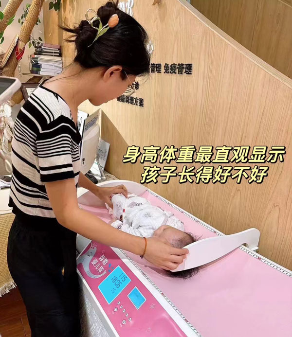 智能嬰兒體檢秤應用實拍